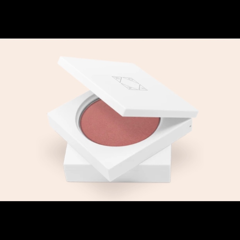OFRA X MADISON MILLER 
Ollie Need is Love Blush 🔸 - Picture 8 of 16